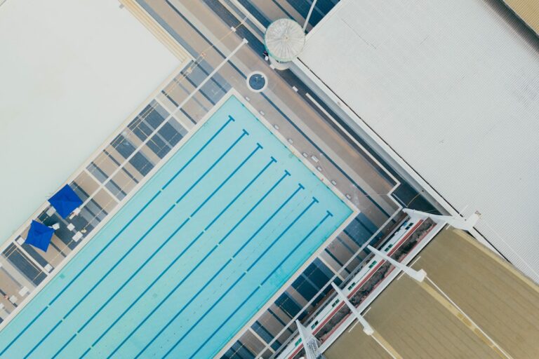 Aqua aerobik i cardio na basenie - korzyści z ćwiczeń w wodzie