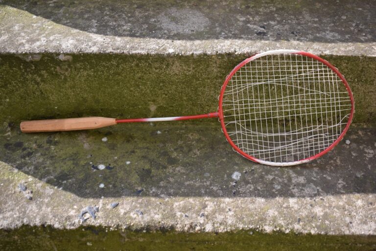 Badminton dla początkujących - zasady gry i jak zacząć przygodę z rakietką?