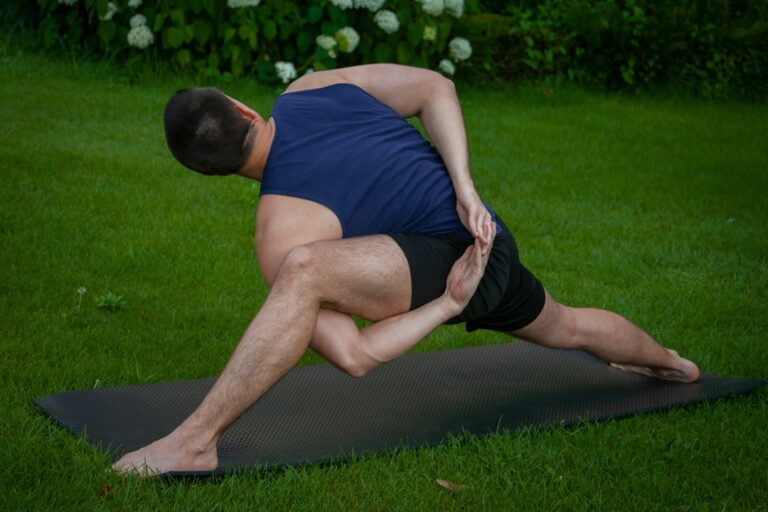 Rozluźnienie mięśni po pracy - najlepsze ćwiczenia i stretching na koniec dnia