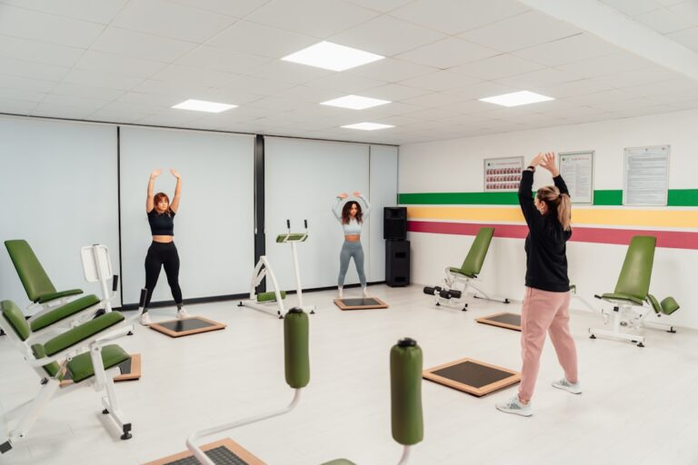 Trening z ciężarami dla kobiet - efekty i zalety ćwiczeń siłowych
